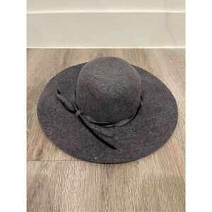 NWT Quagga Green Label Grey Hat & bracelet